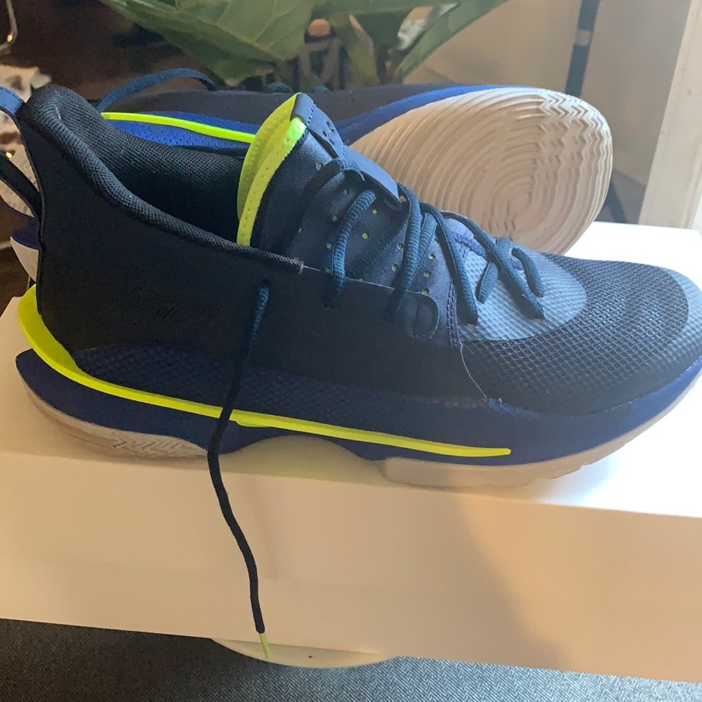 Men’s Blue Under Armour Size 11 Curry